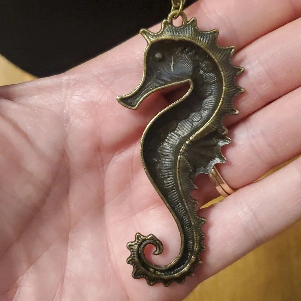 Long Chain Metal Seahorse Necklace‎